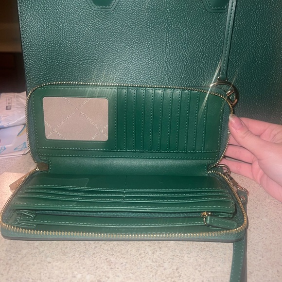 Michael Kors Bag & Wristlet Wallet Set - Picture 9 of 10